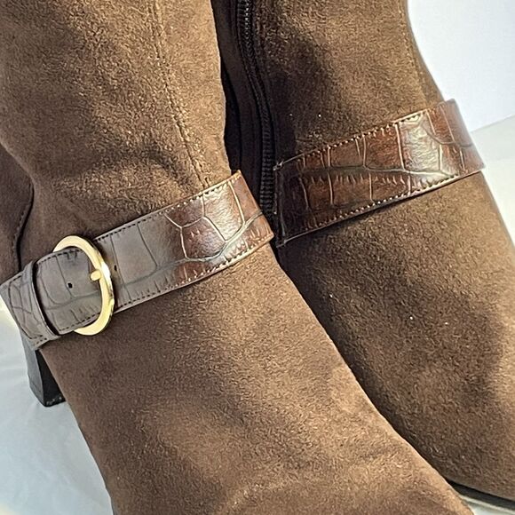 Brown Suede Boots PREDICTIONS NOEL 3” Thick Heel Zip Below Knee Size 9.5w Y2K - Picture 8 of 16
